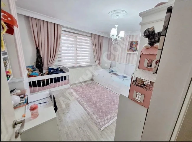 Spacious luxury apartment for sale, 115 square meters, on the third floor with en-suite bathroom for the master bedroom in Yenibosna.
