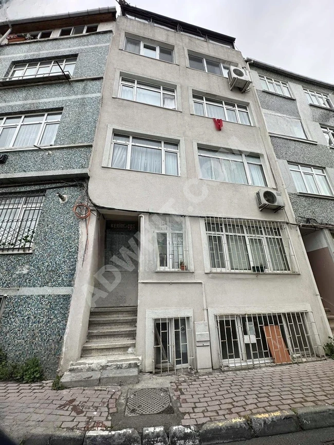 Apartment for sale 2+1, third floor, 80 square meters, near SİLİVRİKAPI PAŞA Square.