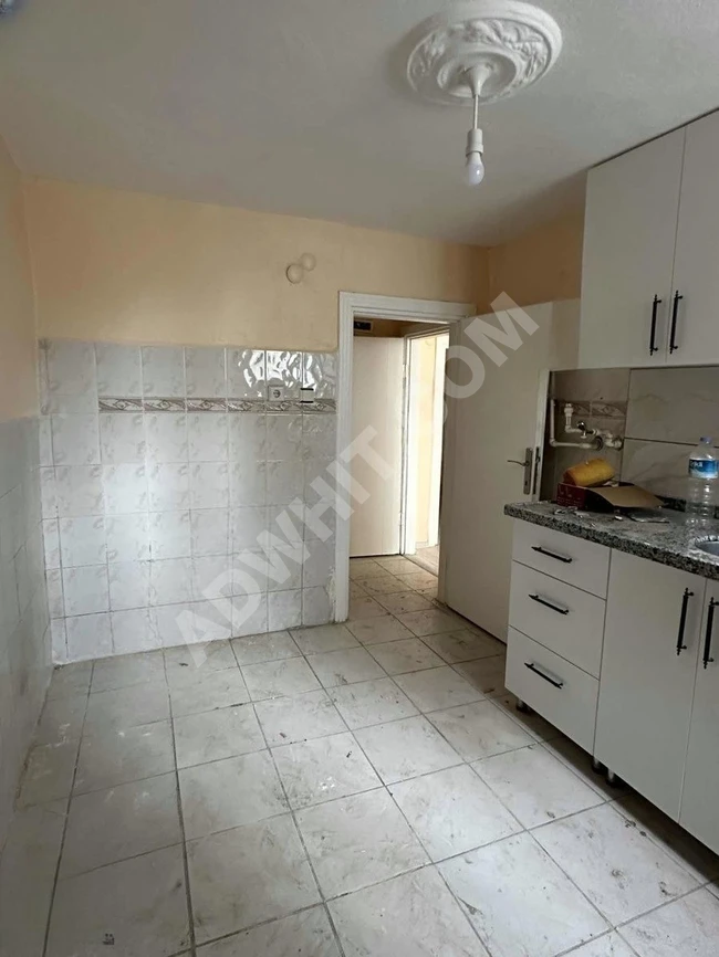Apartment for sale 2+1, third floor, 80 square meters, near SİLİVRİKAPI PAŞA Square.