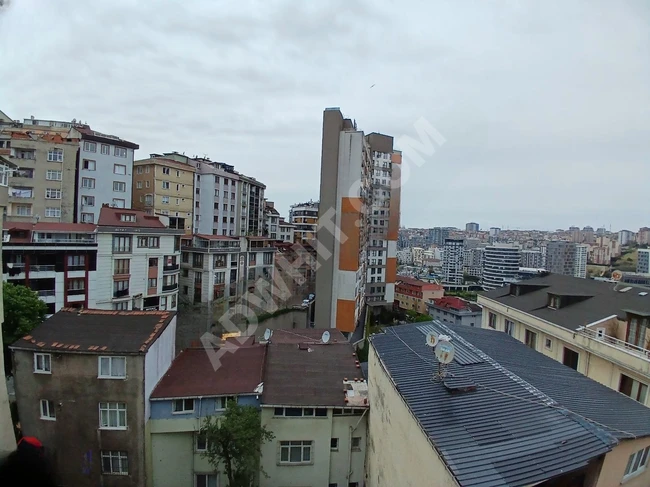 ÇAĞLAYANDA CADDEYE ÇARŞIYA MERKEZE YAKIN SATILIK 2+1 CATI KATI