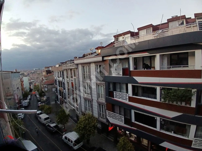 ÇAĞLAYANDA ANA CADDE KENARINDA.MERKEZDE SATILIK 130.M2 3.KAT 3+1