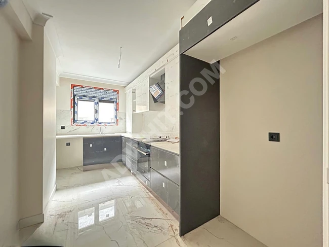 AYBARS'TAN MODADA YENİ BİNADA KAPALI OTOPARKLI 2+1 DAİRE