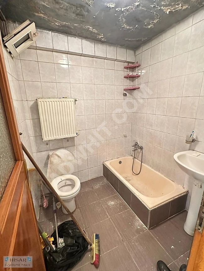 مقابل ماركت TESPO في KÜÇÜKKÖY ، طابق وسط مع شرفة