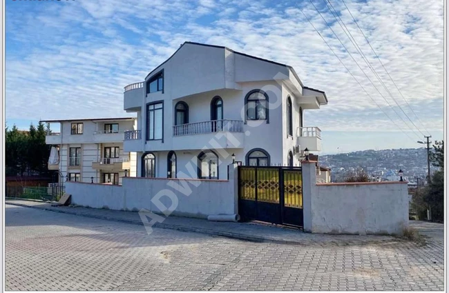 RETRO YATIRIM'DAN MERKEZI KONUMDA HARIKA LÜKS VİLLA 6+1