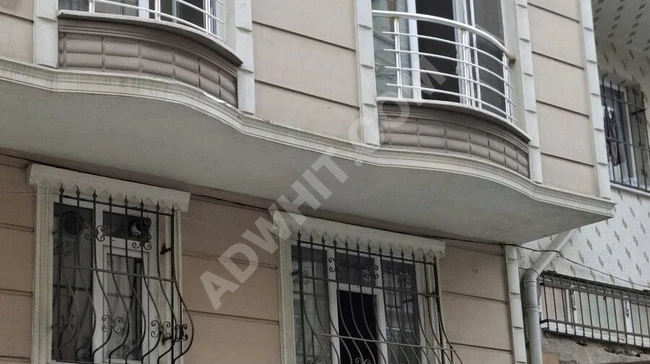شقة عمرها 12 عامًا بدون مصاريف في حي 75.YIL