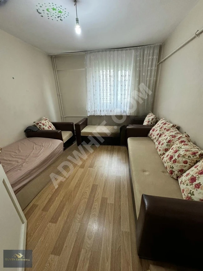 GÜVENLİKLİ OTOPARKLI SİTEDE 2+1 ARA KAT EŞYALI KİRALIK DAİRE
