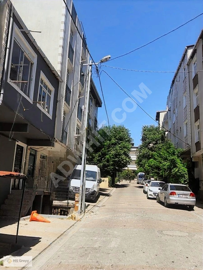 Küçükçekmece de kelepir arsa içinde 3 katlı yapı mevcut tur