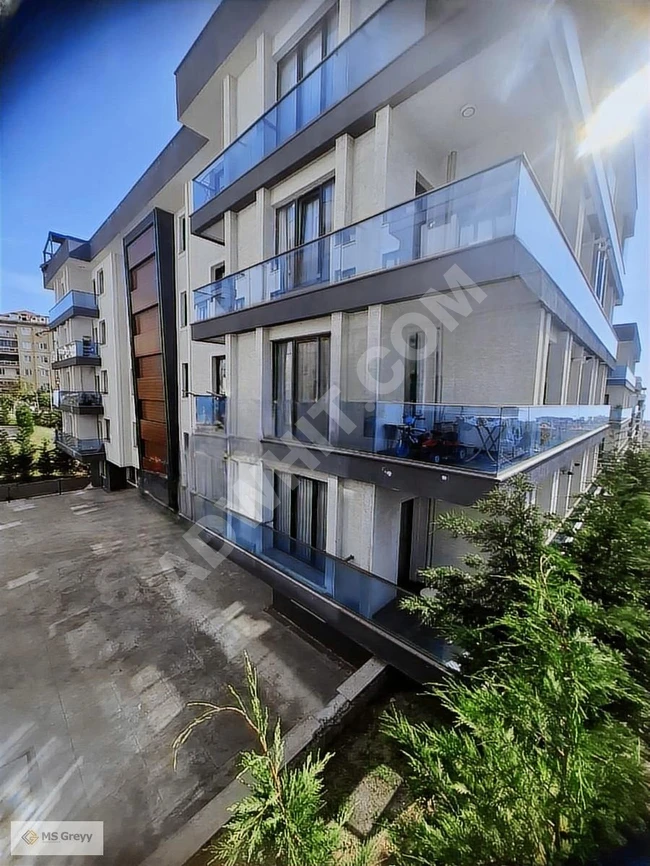 Beylikdüzü kısa katlı site içinde 2+1 satılık 120m2 daire