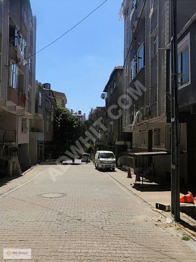 Küçükçekmece de kelepir arsa içinde 3 katlı yapı mevcut tur
