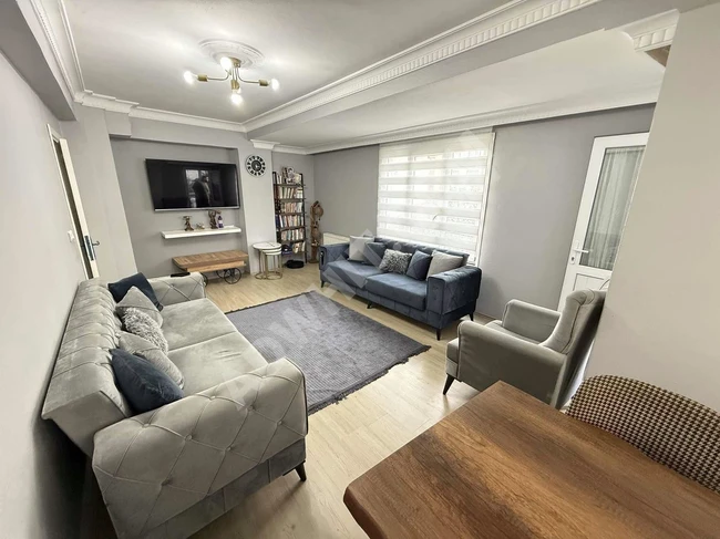 GÜNEY EMLAK'TAN SATILIK 13 YAŞINDA 2+1 90M2 ARAKAT DAİRE