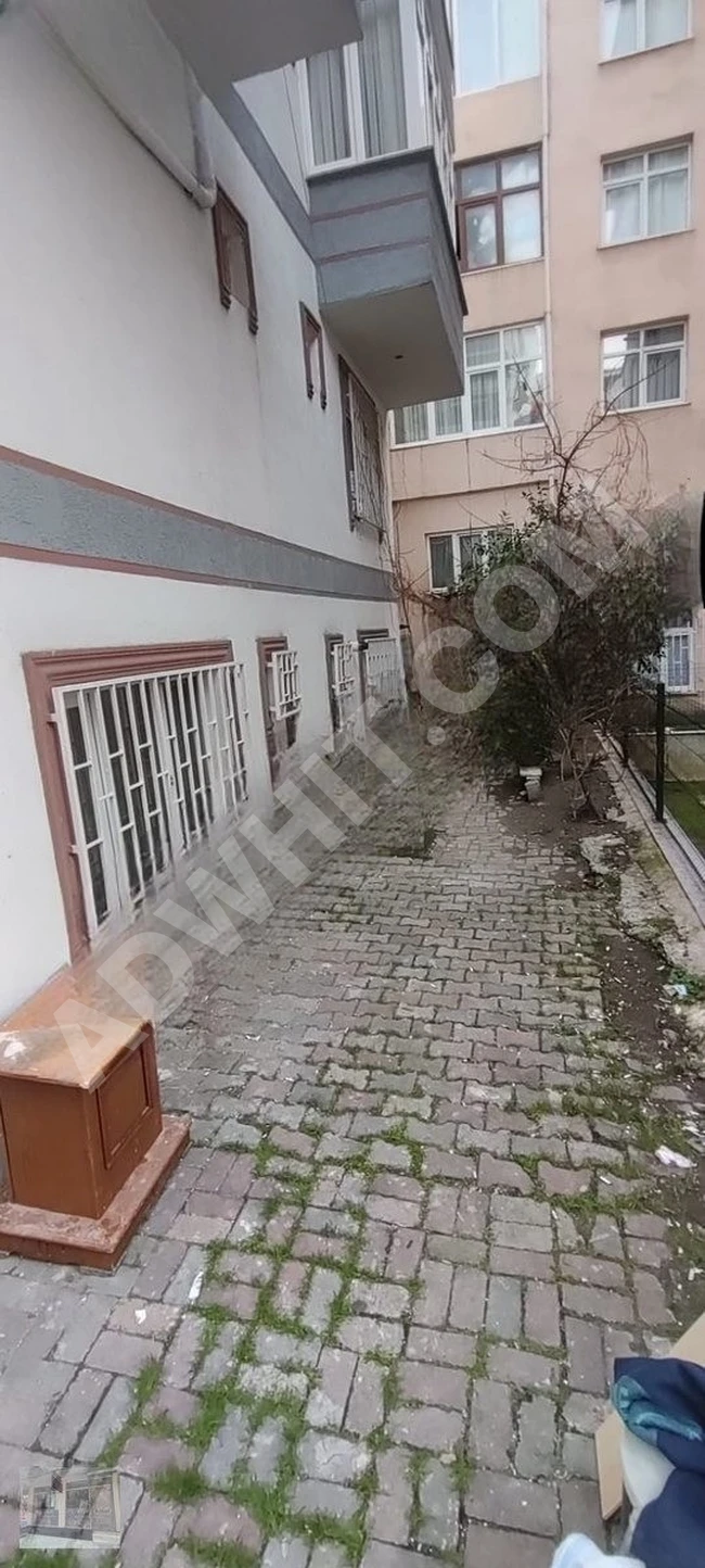 BAHÇELİEVLERDE ÇİFT GİRİŞLİ KULLANIŞLI SATILIK DAİRE