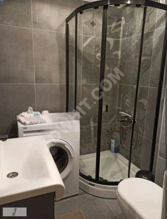 1.Leventte metroya yakın full eşyalı daire.