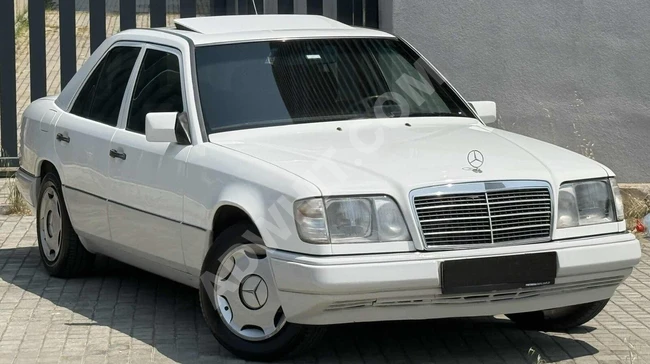 سيارة موديل 1994 من المالك الأول E200 سقف بانوراما بقوة 136 حصان مع تكييف
