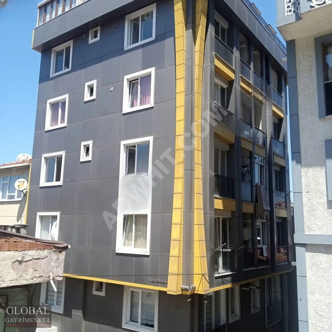 Apartment **15 minutes to the Metro/Metrobus. BİLGİ University is 4 minutes away. Semi-furnished. Garden floor**