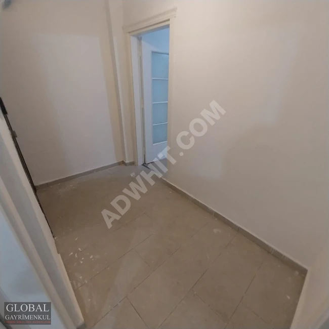 Opportunity: 1+1 apartment for rent, available and vacant. ** The Metrobus is 15 minutes away. BİLGİ University is 4 minutes away.