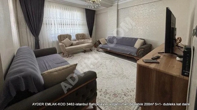 شقة دوبلكس 5+1 بمساحة 200 متر مربع للبيع في İstanbul Bahçelievler Soğanlı