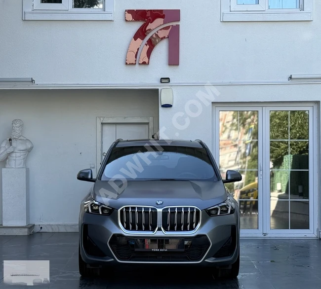 سيارة BMWX1 M SPORT موديل 2024 ، شاشة عرض رأسية - 360 درجة - نقطة عمياء - متابعة المسار.
