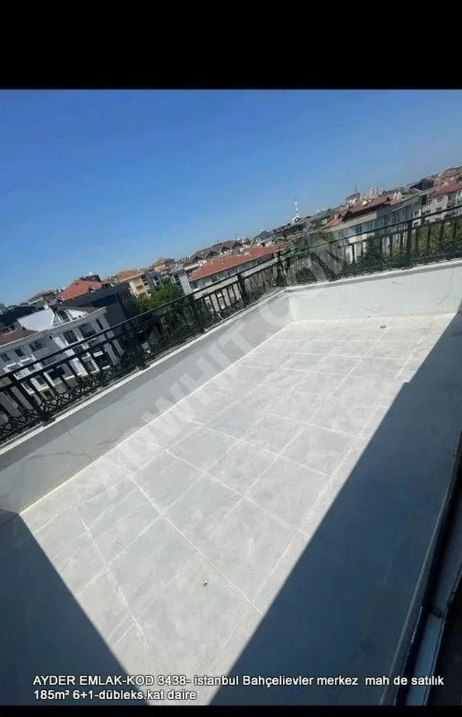 شقة دوبلكس بمساحة 185 متر مربع، 6+1، للبيع- بالطابق في مركز İstanbul Bahçelievler