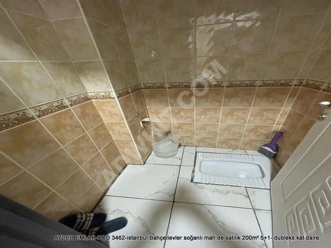 شقة دوبلكس 5+1 بمساحة 200 متر مربع للبيع في İstanbul Bahçelievler Soğanlı