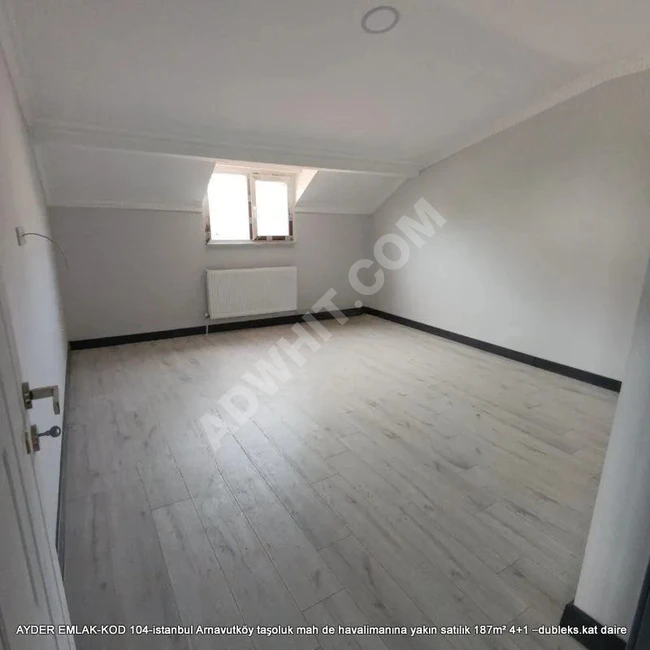 شقة دوبلكس للبيع بمساحة 187 متر مربع، 4+1 الطابق العلوي في İstanbul Arnavutköy Taşoluk