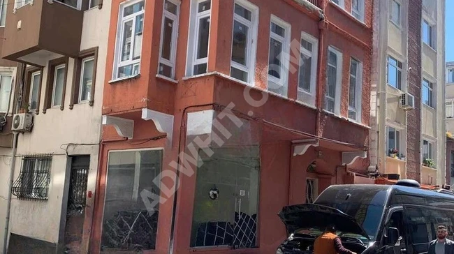 Kocamustafapaşa caddes üstü cumbalı müstakil apart araç takaslı