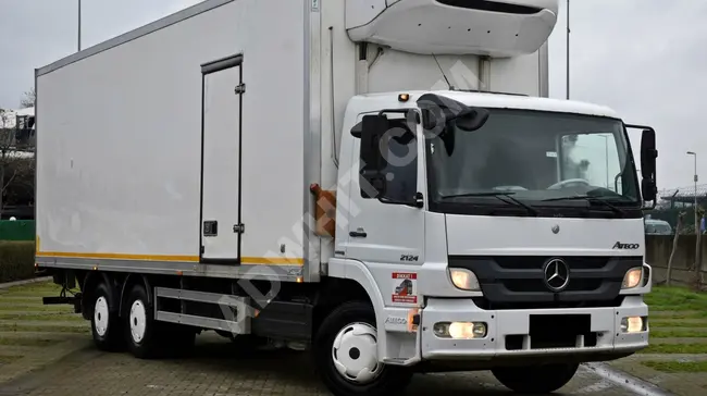 MERCEDES-BENZ ATEGO 2124 موديل 2016 THERMOKİNG لا مثيل لها مبرد مع مصعد يحمل 21 منصة