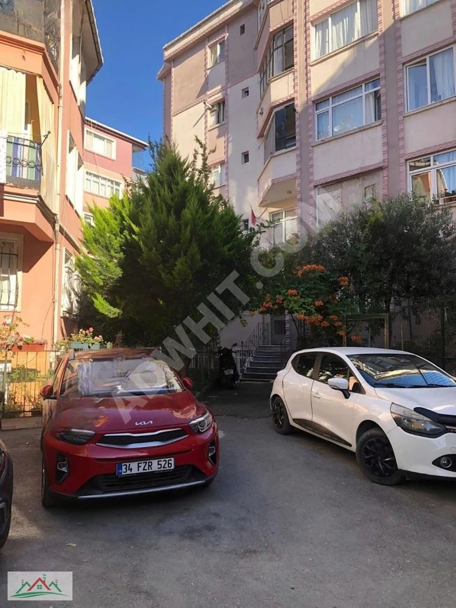 kocamustafapaşa sümbülefendide 2+1 2.kat balkonlu