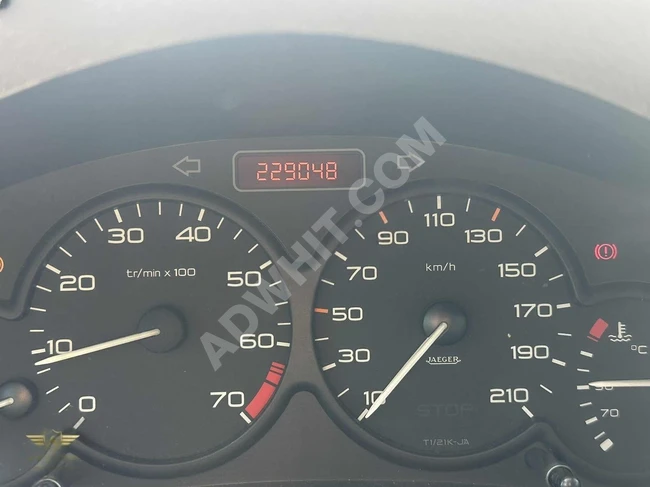سيارة PEUGEOT 206 موديل 2003 - بسقف بانورامي، من المالك الأول، 1.6، نظافة لا مثيل لها.