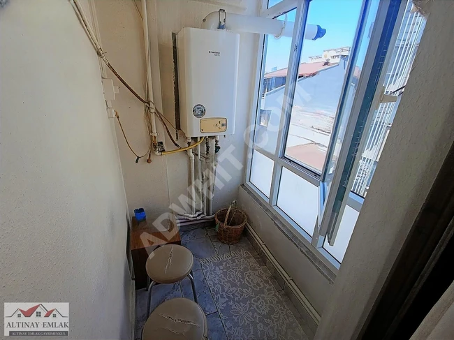 4. LEVENT EMNİYETEVLERİNDE METROYA 3DK 3+1 SATILIK DAİRE (BOŞ!)