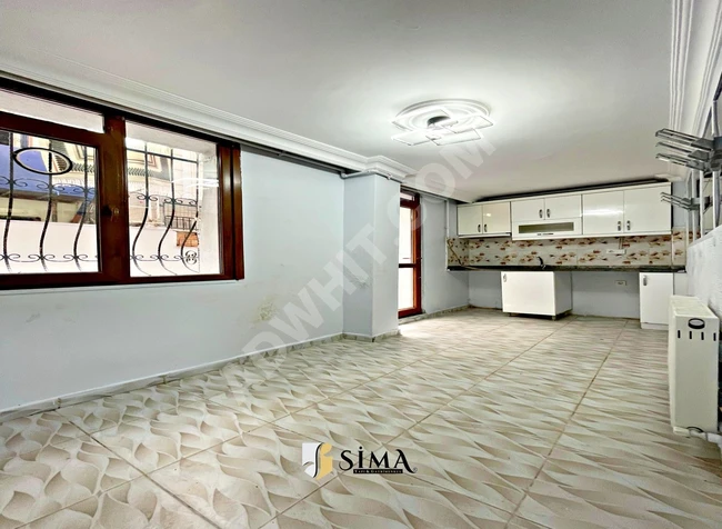 Apartment with garden near Metrobus for urgent sale... In Istanbul at an attractive price