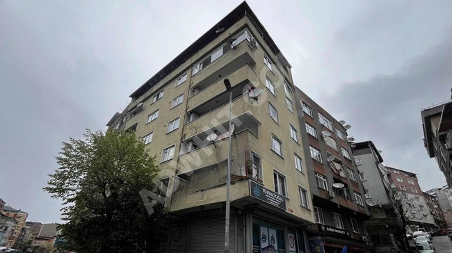 شقة 2+1 للبيع في KAĞITHANE ÇELİKTEPE، طابق وسط مع شرفة