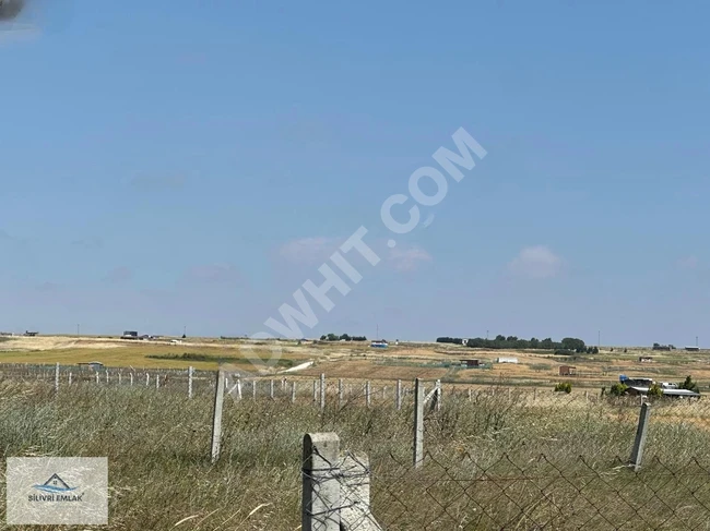 GÖL MANZARALI GÜZEL KONUMDA HİSSELİ ARSA