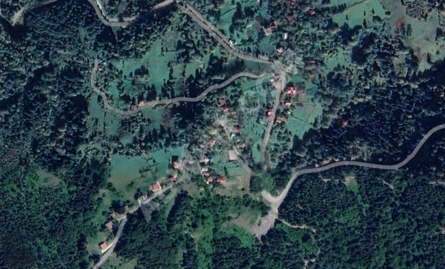 KASTAMONU İNEBOLU ÇİÇEKYAZI'DA KÖY İÇİNDE 620 M2 UYGUN ARSA