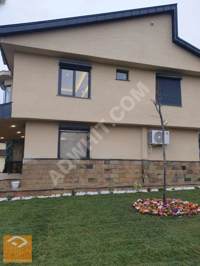 MAŞUKİYEDE SİTE İÇİ YENİLENMİŞ LÜKS 5+2 TRİPLEKS VİLLA SATILIK!