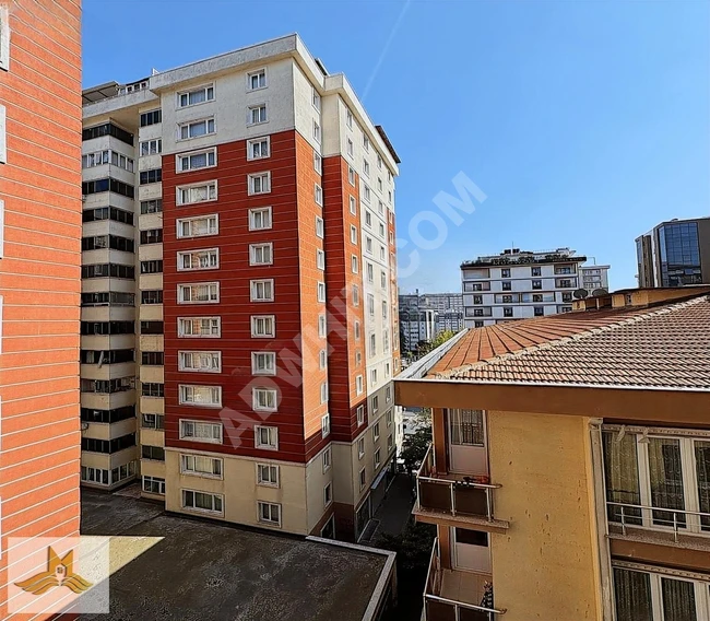 Clean 2+1 apartment for rent inside a residential complex and within walking distance to the Metrobus.
