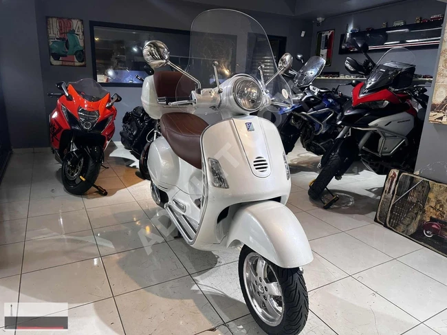 Auto Paris 2005 Model Vespa GT 200