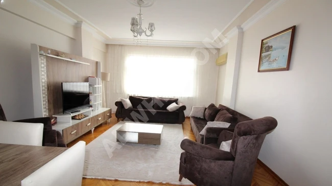 SATILIK ŞİRİNEVLER MEYDANDA METROYA-METROBÜSE YAKIN GENİŞ DAİRE