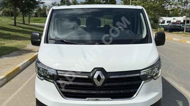 AKCAR-2024-RENAULT TRAFİC 5+1 MANUEL-HATASIZ-EKRANLI-%20 FATURA