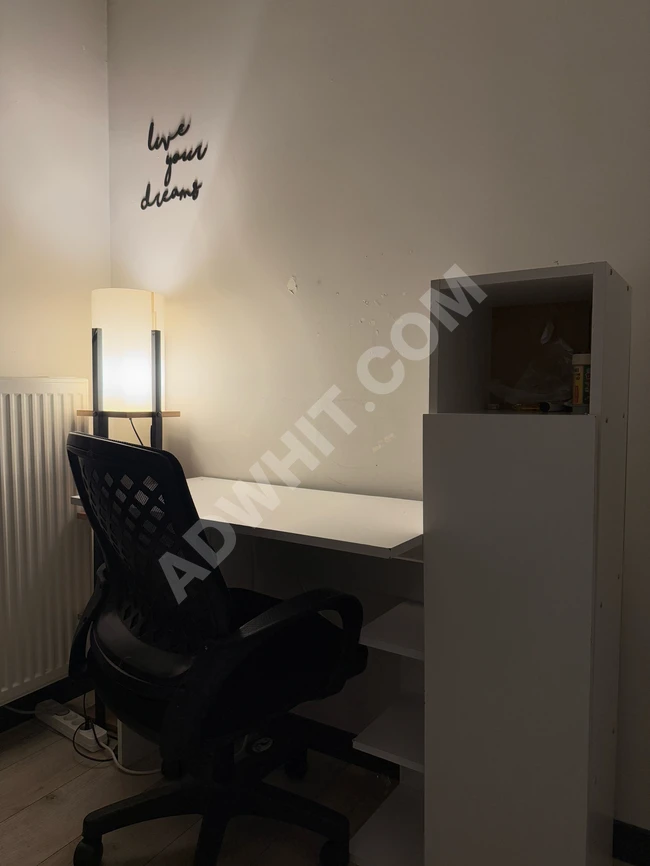 Ofis masası ve sandalye