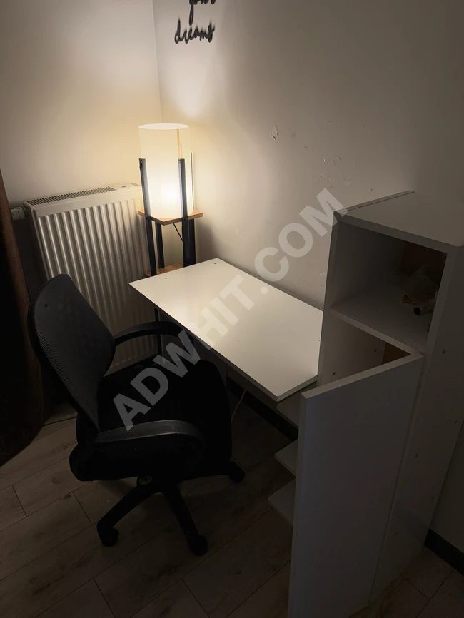 Ofis masası ve sandalye