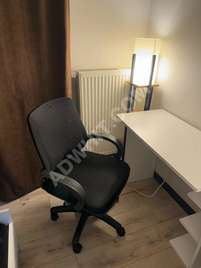 Ofis masası ve sandalye