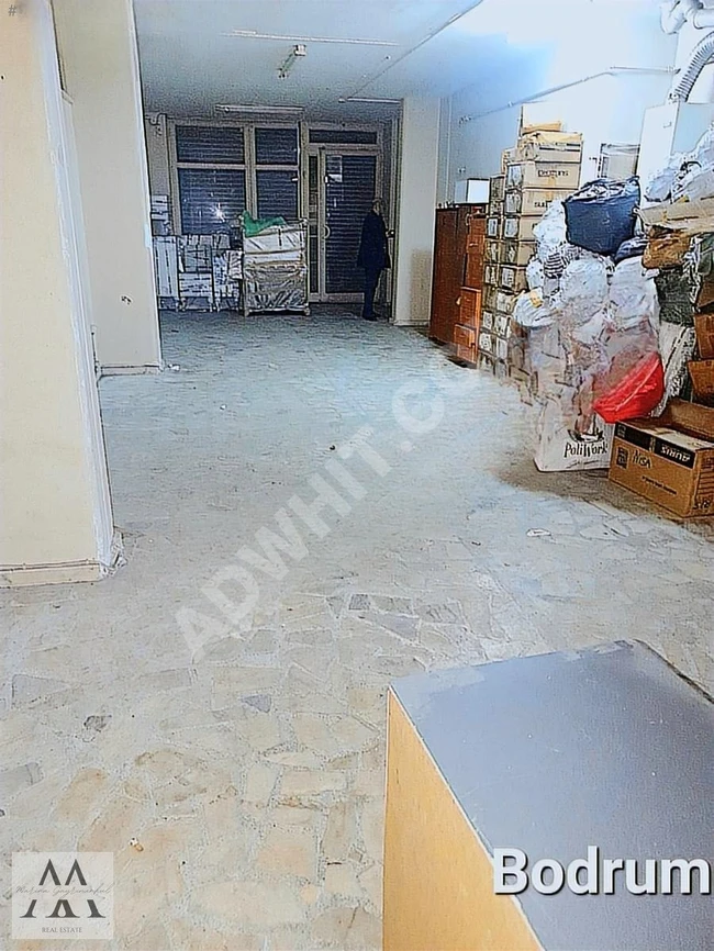 مستودع للإيجار بمساحة 350 متر مربع في Küçükçekmece tepeüstün