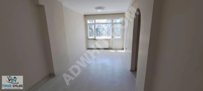 Bakırköy Güzel Konumda Satılık 2+1 Kullanışlı Arakat Daire