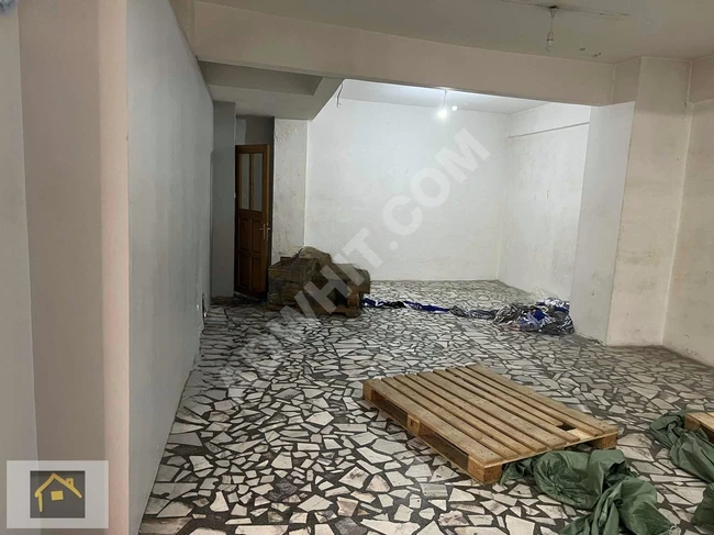 مستودع / محل تجاري للإيجار بمساحة 130 متر مربع