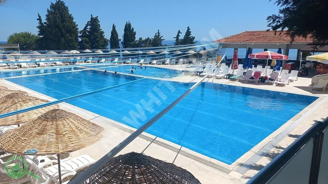 Şarköy'de Denize Sıfır Havuzlu Site İçinde Köşe Satılık Villa