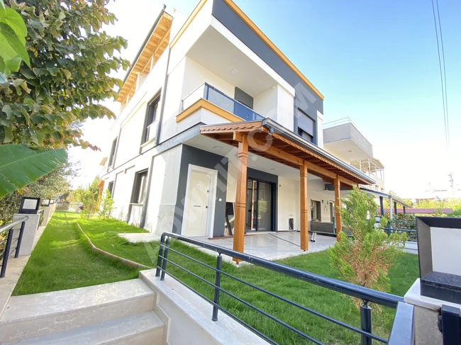 Villa for sale 3+1 with garden and close to the sea in Seferihisar Doğanbey