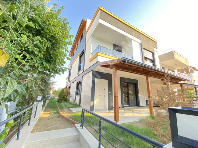 Seferihisar Doğanbeyde Deniz Yakın Bahçeli Satılık 3+1 Villa