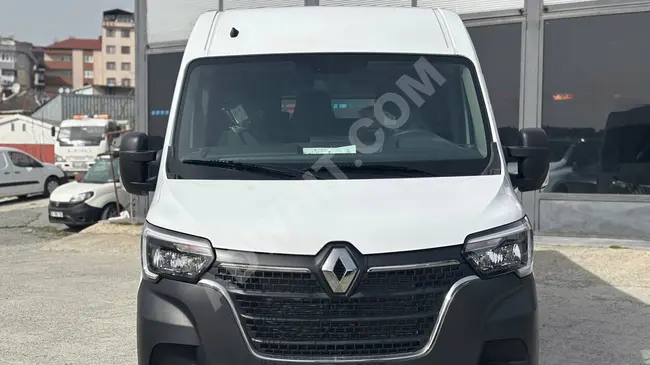 Master van 15M3 model 2023 with 6,500 km, credit card, 12 installments.