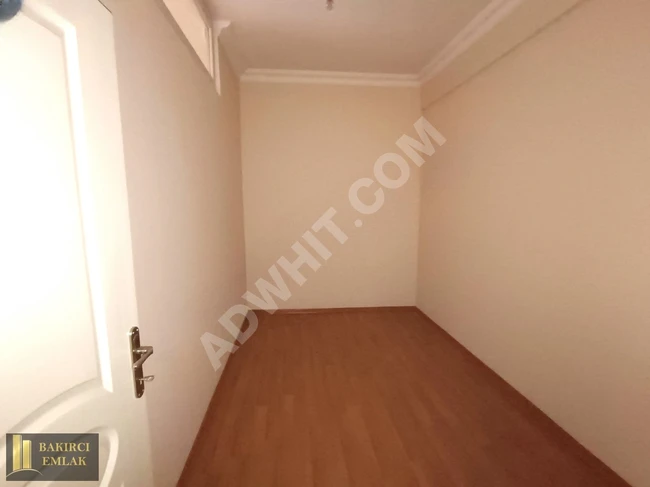 K.ÇEKMECE SEFAKÖY TEVFİKBEYDE SATILIK DAİRE 1+1 İSKANLI BAHÇELİ
