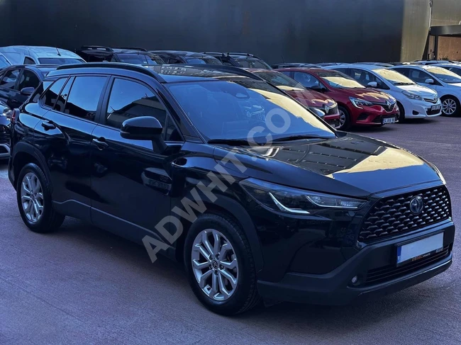 سيارة TOYOTA COROLLA CROSS HYBRİD موديل 2023 - بسقف بانورامي